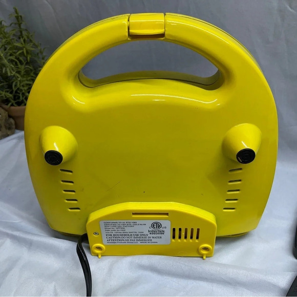 Like new Nostalgia Electrics Spf-200 Soft Pretzel Factory - Picture 4 of 13